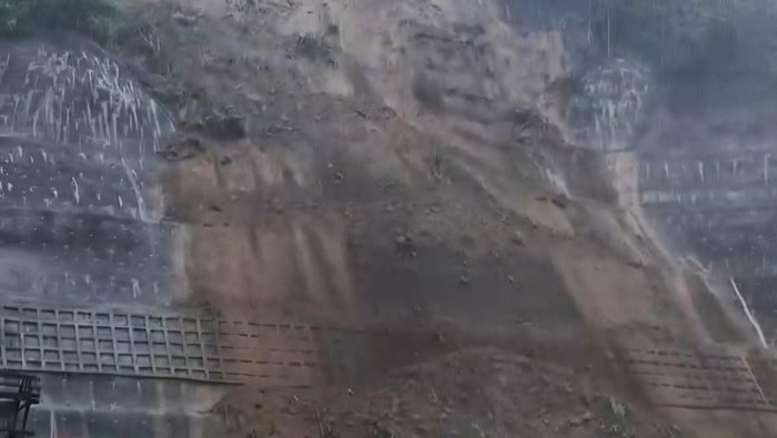 Longsor Terjadi di Proyek PLTA Upper Cisokan, Material Tanah Turun dari Perbukitan