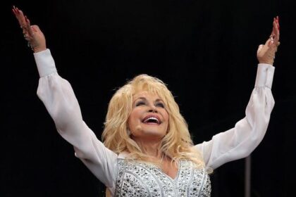 Taylor Swift dan Harry Styles Beri Penghormatan untuk Dolly Parton