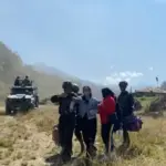 TNI Evakuasi Istri Aris Sanda dari Mbua Usai Penembakan Sopir Travel di Jayawijaya
