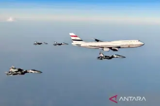 Jet Tempur Sukhoi TNI AU Lakukan Flypast di Lanud Halim untuk Sambut Presiden Mesir Al-Sisi