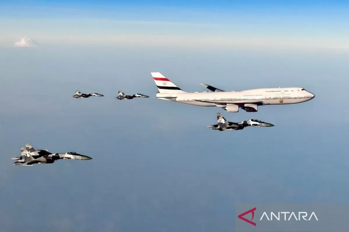 Jet Tempur Sukhoi TNI AU Lakukan Flypast di Lanud Halim untuk Sambut Presiden Mesir Al-Sisi